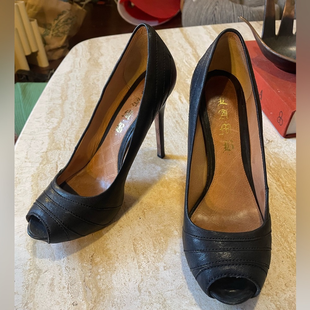 L.A.M.B. By Gwen Stefani black leather shoe open pee toe heels